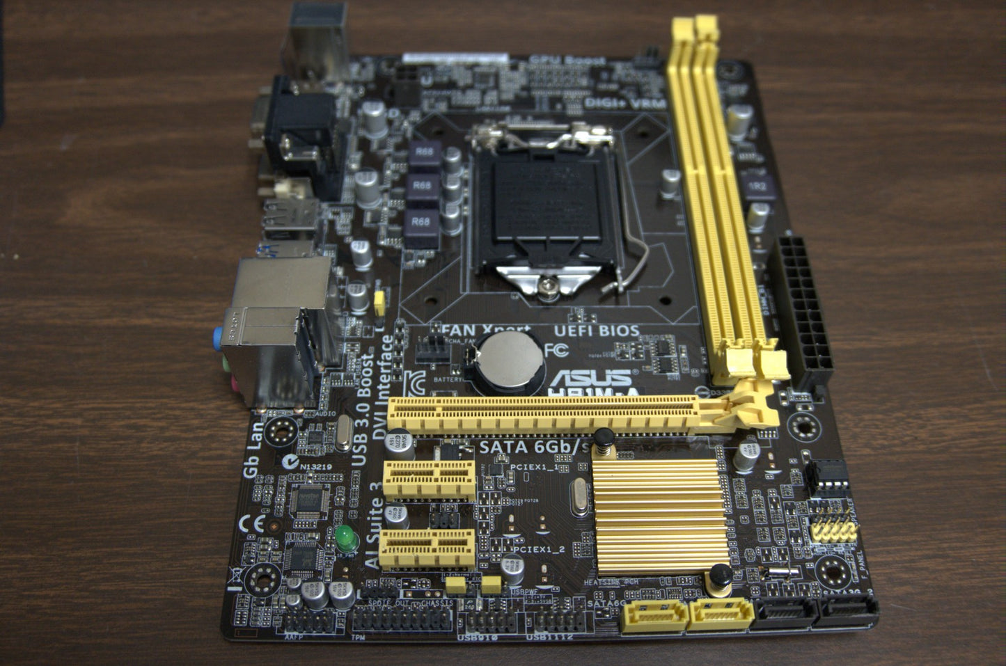 ASUS H81M-A LGA 1150 Intel H81 HDMI USB 3.0 Micro ATX Intel Motherboard - Like New
