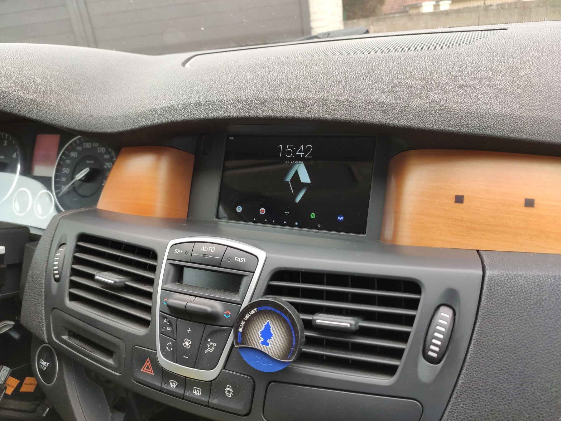 Project: ODROID-N2+ & VU7A+ as In-Dash System for 2008 Renault