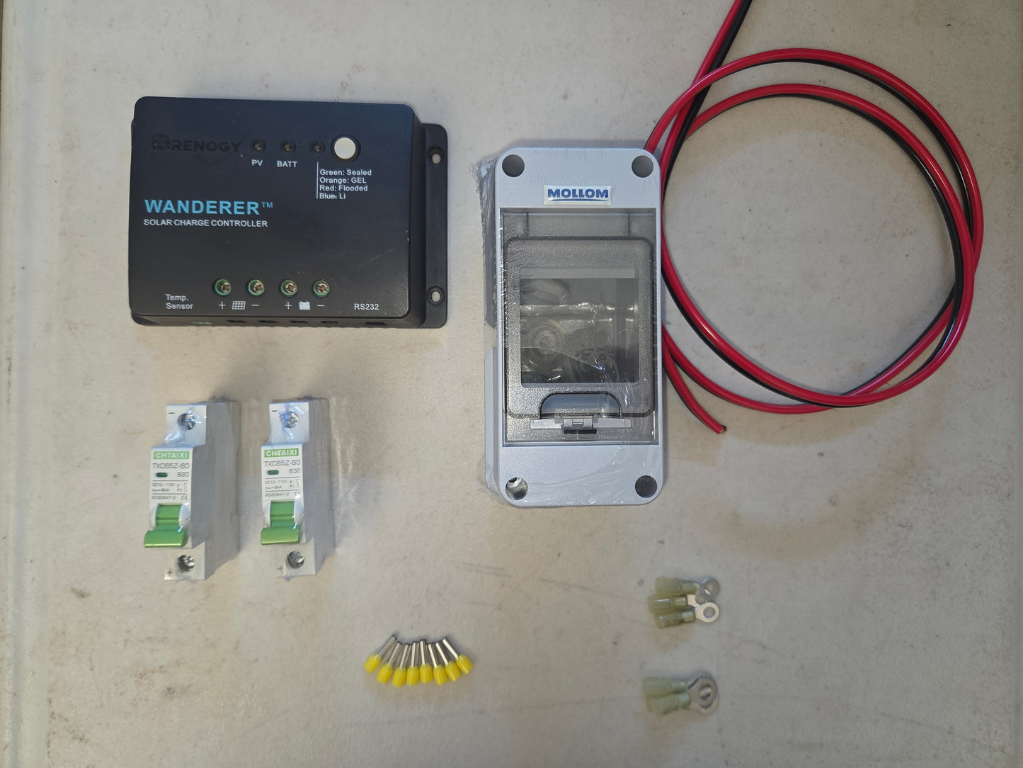 Wanderer Li 30A PWM Charge Controller with Breakers and Wiring Kit