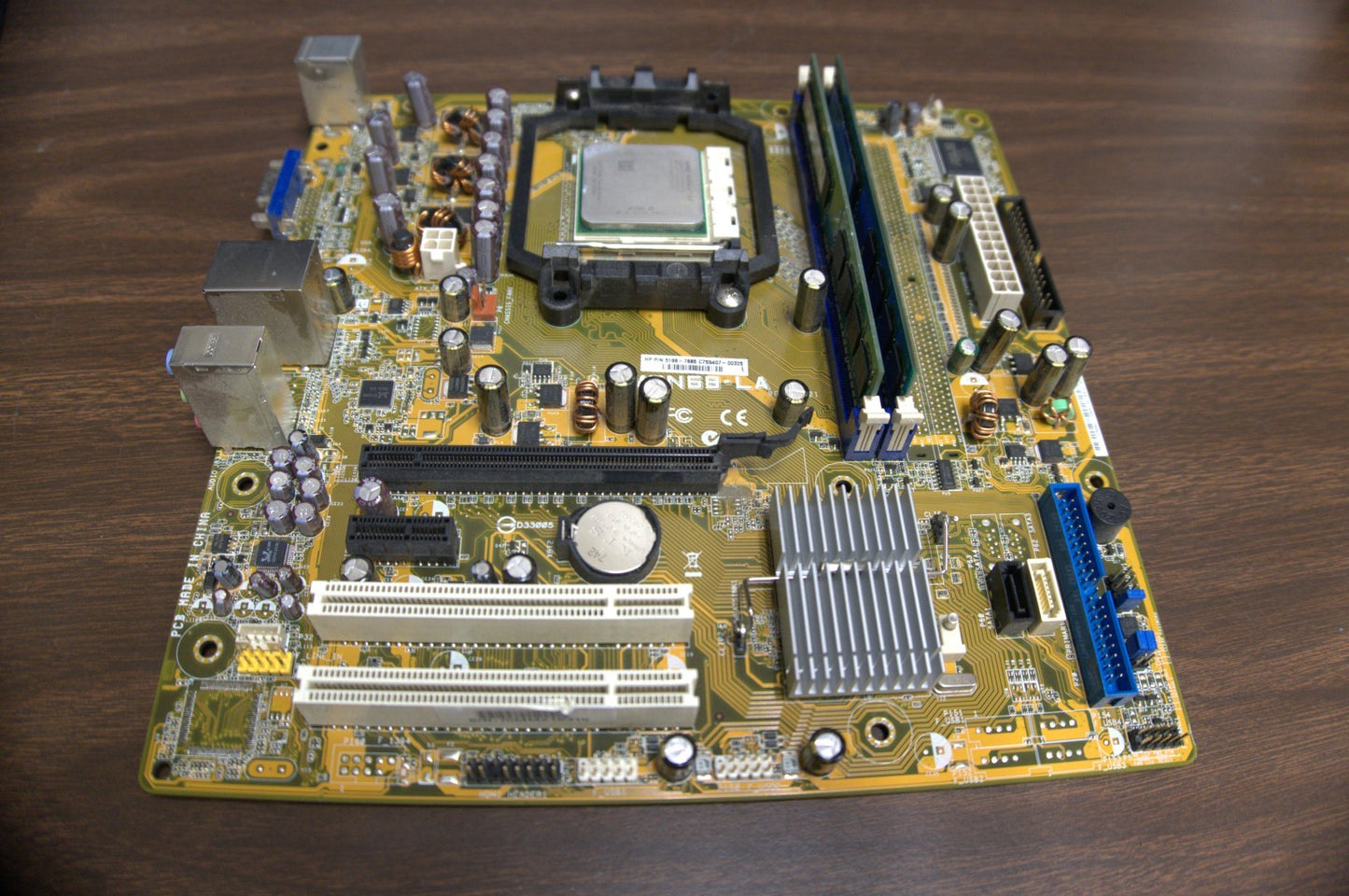 M2N68-LA AMD Athlon 7550 DDR2